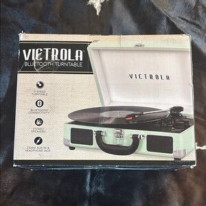 Victrola Bluetooth Turntable in Mint Green